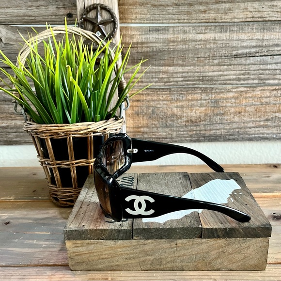 Chanel Mother Of Pearl Vintage Sunglasses - Picture 3 of 15